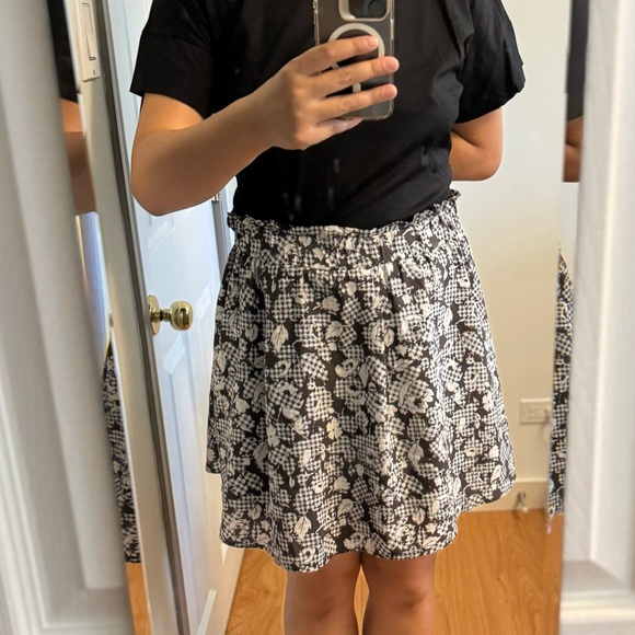 GU flouncy brown grey patterned wrinkle-free skirt medium - Picture 2 of 2